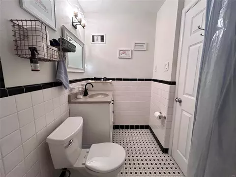 Bath - 5 Springbrook Pl, Saint Louis, MO 63119 photo 8 of 11
