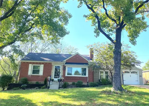 5 Springbrook Pl, Saint Louis, MO 63119