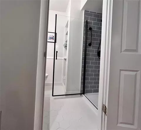 Bath - 5 Springbrook Pl, Saint Louis, MO 63119 photo 7 of 11