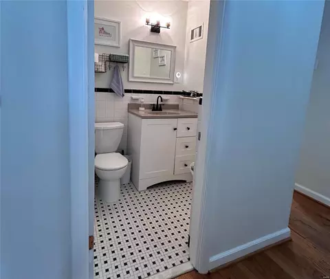 Bath - 5 Springbrook Pl, Saint Louis, MO 63119 photo 11 of 11