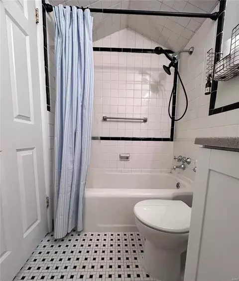 Bath - 5 Springbrook Pl, Saint Louis, MO 63119 photo 10 of 11