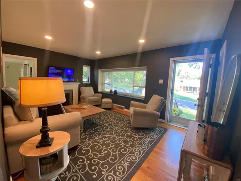 Living - 5 Springbrook Pl, Saint Louis, MO 63119 photo 5 of 5