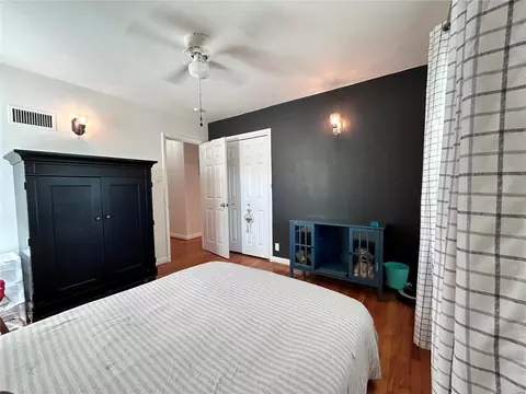 Bedroom - 5 Springbrook Pl, Saint Louis, MO 63119 photo 5 of 8