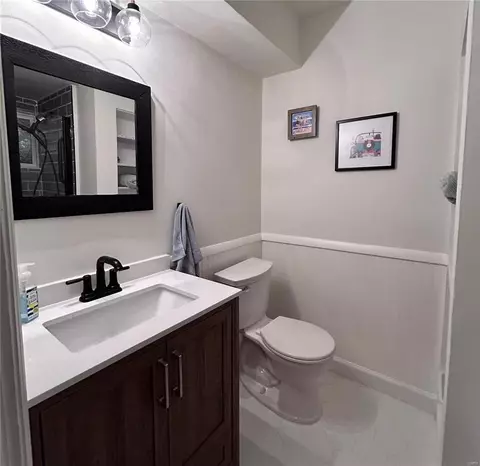 Bath - 5 Springbrook Pl, Saint Louis, MO 63119 photo 6 of 11