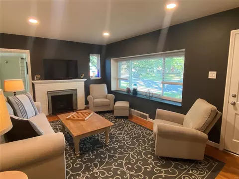 Living - 5 Springbrook Pl, Saint Louis, MO 63119 photo 1 of 5