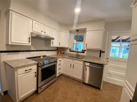 Kitchen - 5 Springbrook Pl, Saint Louis, MO 63119 photo 2 of 5