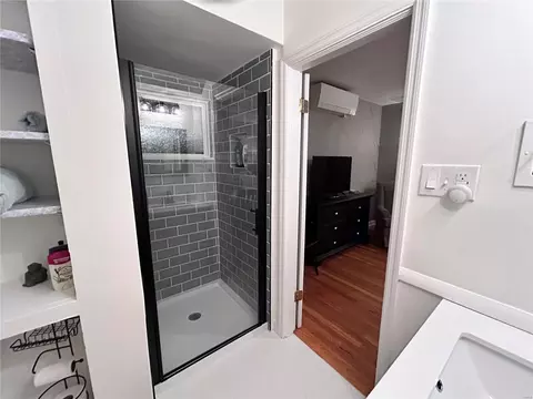 Bath - 5 Springbrook Pl, Saint Louis, MO 63119 photo 5 of 11