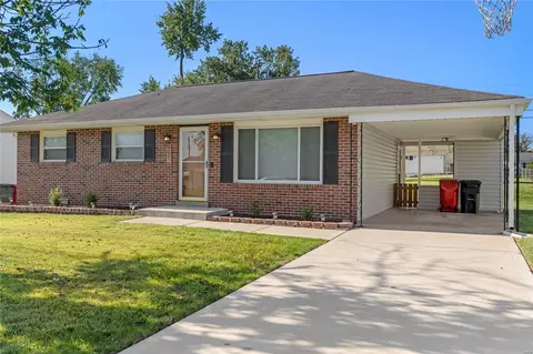 9516 Herpel Ln, Saint Louis, MO 63123