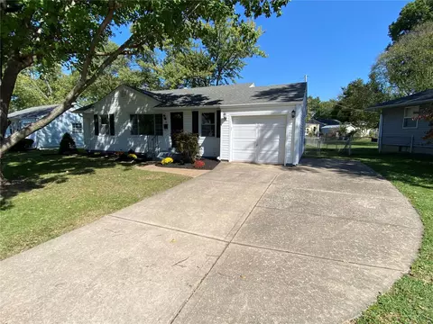 75 Saint Nicholas Ln, Florissant, MO 63031