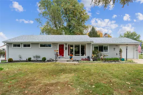 13 Kenwood Dr, Hazelwood, MO 63042