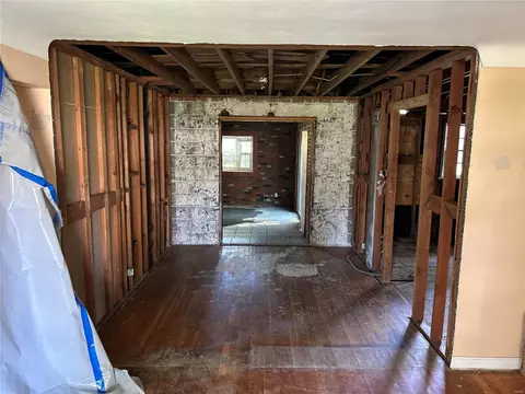 Entry Way - 6 Bromley Dr, Ferguson, MO 63135 photo 1 of 2