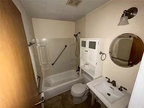 Bath - 6 Bromley Dr, Ferguson, MO 63135 photo 4 of 4