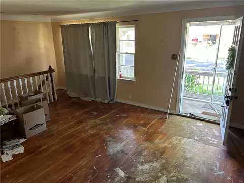 Living - 6 Bromley Dr, Ferguson, MO 63135 photo 1 of 2