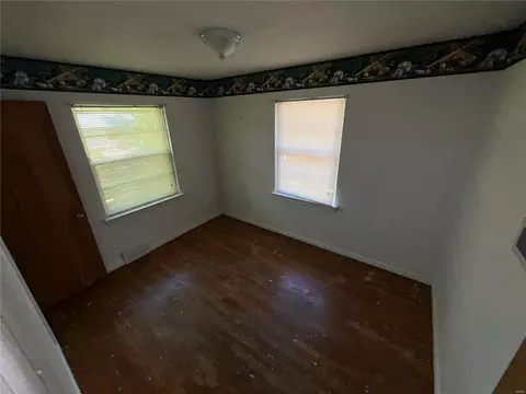 Bedroom - 6 Bromley Dr, Ferguson, MO 63135 photo 2 of 3