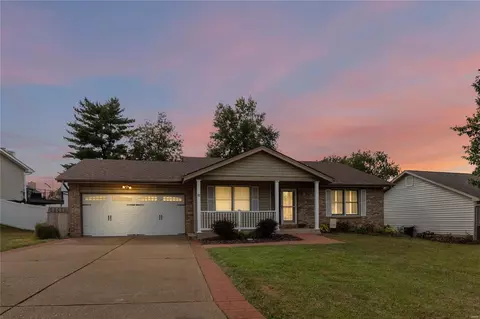 21 Barrington Dr, Saint Peters, MO 63376