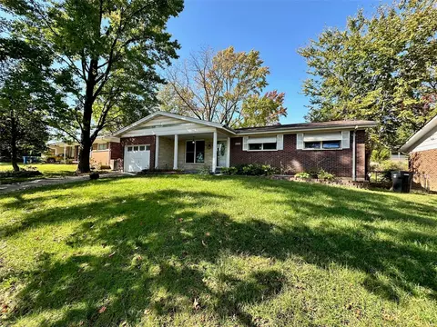 9915 Dunnideer Dr, Saint Louis, MO 63136