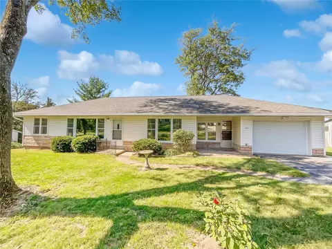 5617 Heintz Rd, Saint Louis, MO 63129