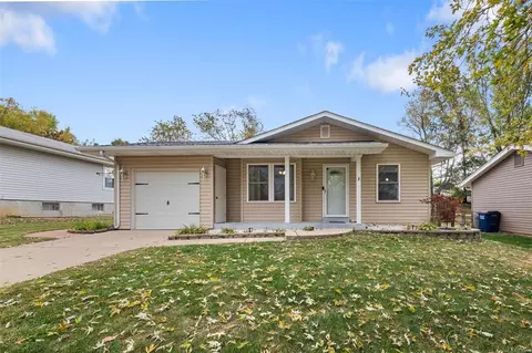 36 Oak Knoll Dr, Saint Peters, MO 63376