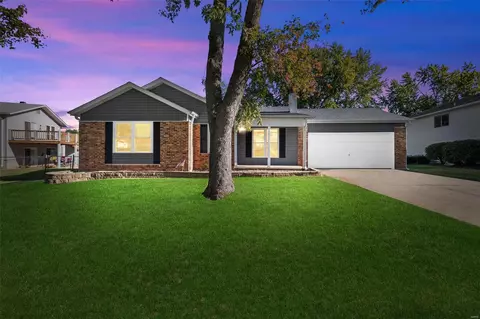 222 Laurelwood Dr, Saint Peters, MO 63376