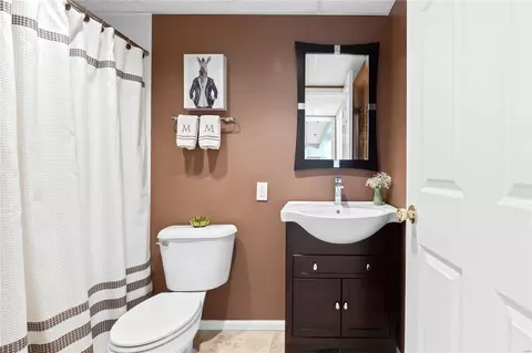 Bath - 1108 Oak Borough Dr, Ballwin, MO 63021 photo 10 of 10