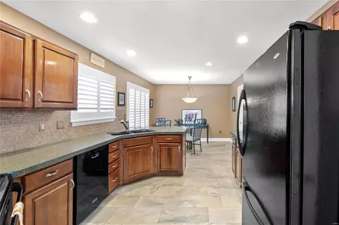 Kitchen - 1108 Oak Borough Dr, Ballwin, MO 63021 photo 3 of 4