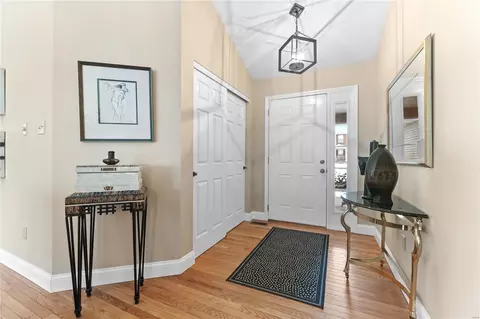 Entry Way - 1108 Oak Borough Dr, Ballwin, MO 63021 photo 2 of 5