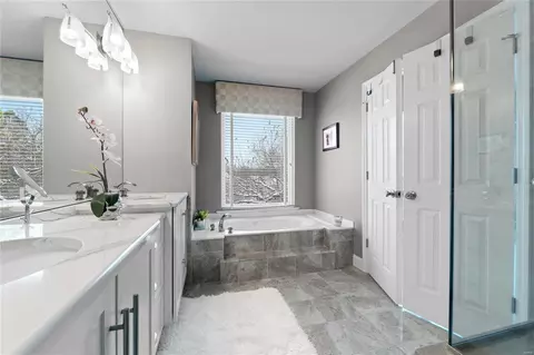 Bath - 1108 Oak Borough Dr, Ballwin, MO 63021 photo 8 of 10