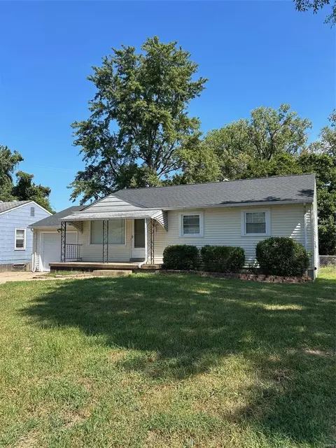837 Lebon Dr, Saint Louis, MO 63137