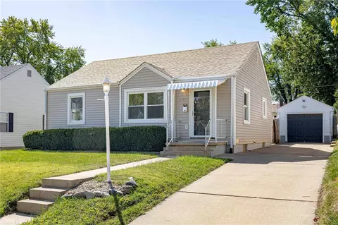 1153 Pike, Saint Charles, MO 63301