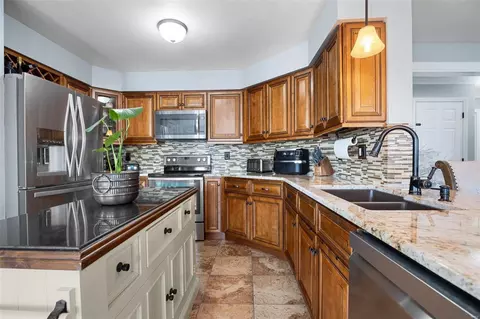 Kitchen - 23 Coach Line Dr, O'fallon, MO 63368 photo 2 of 6