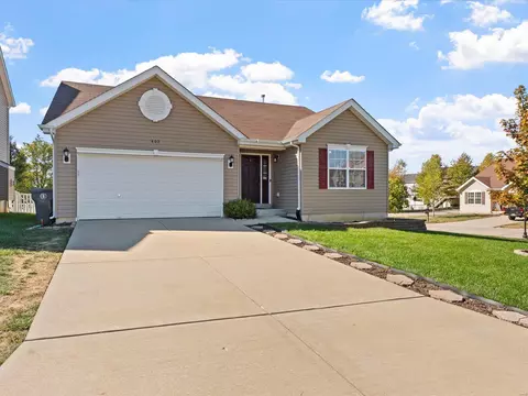 402 Hollowgate Ct, Lake Saint Louis, MO 63367