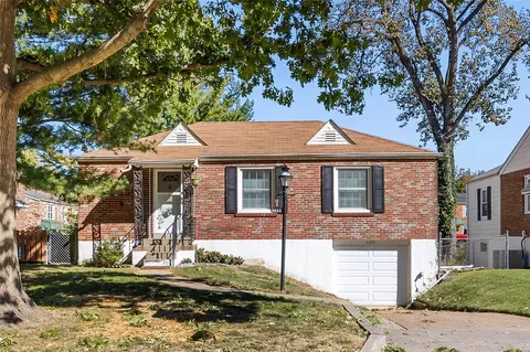 3635 Park Lawn Dr, Saint Louis, MO 63125