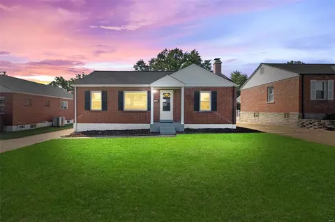 9104 Ione Ln, Saint Louis, MO 63123