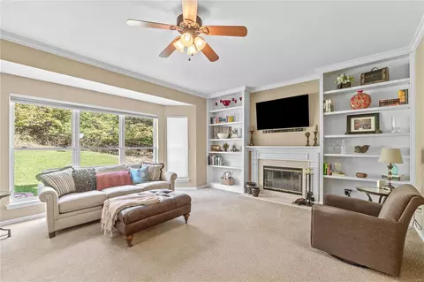 Living - 17261 Hilltop Ridge Dr, Eureka, MO 63025 photo 5 of 6