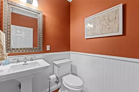 Bath - 17261 Hilltop Ridge Dr, Eureka, MO 63025 photo 2 of 5