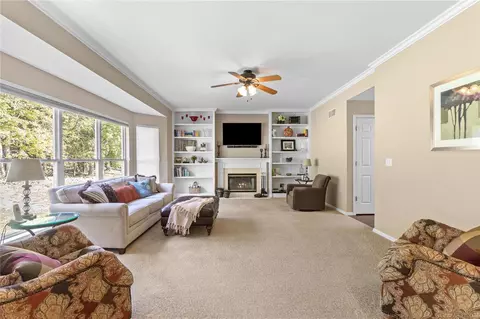 Living - 17261 Hilltop Ridge Dr, Eureka, MO 63025 photo 3 of 6