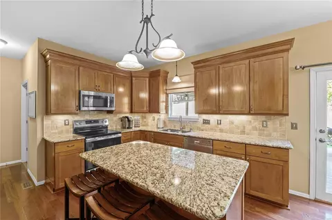 Kitchen - 17261 Hilltop Ridge Dr, Eureka, MO 63025 photo 9 of 10