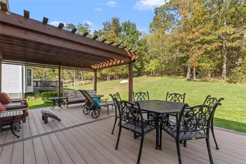 Exterior - 17261 Hilltop Ridge Dr, Eureka, MO 63025 photo 8 of 18