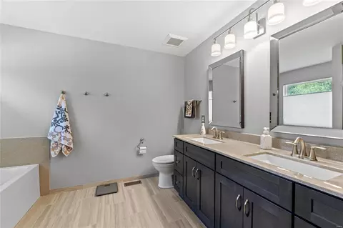 Bath - 17261 Hilltop Ridge Dr, Eureka, MO 63025 photo 3 of 5