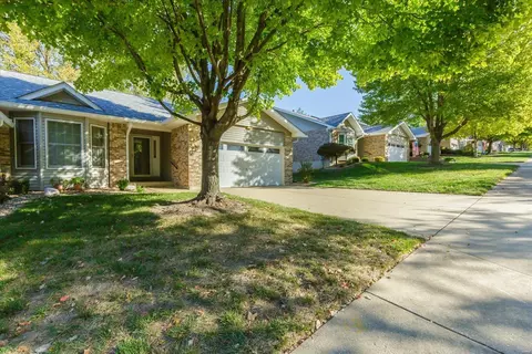 3048 Oakmont Ct #8A, Saint Charles, MO 63301