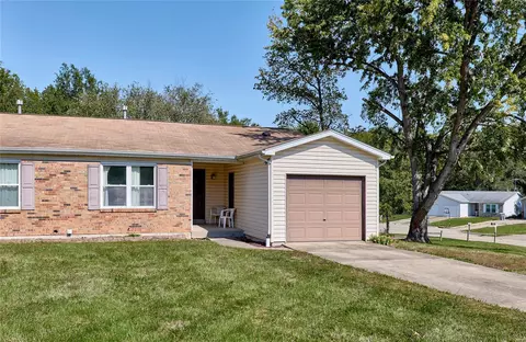 4 Laura Ct, Saint Peters, MO 63376