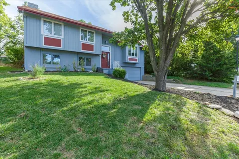 411 Oak Hill Dr, Lake Saint Louis, MO 63367