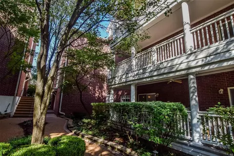 515 N And South Rd #3A, Saint Louis, MO 63130