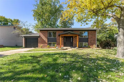 12452 Glennoble Dr, Maryland Heights, MO 63043