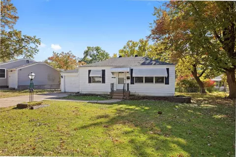 1066 Gabriel Dr, Saint Louis, MO 63137