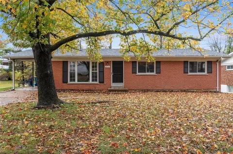 8863 Rusdon Ln, Saint Louis, MO 63126
