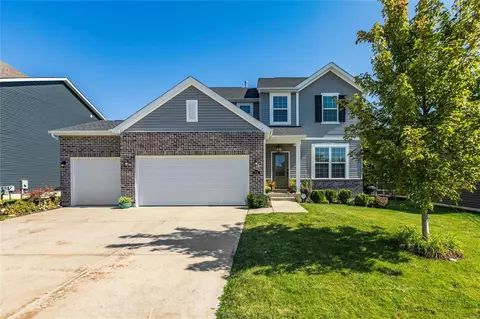 370 Cottage Grove Dr, Wentzville, MO 63385