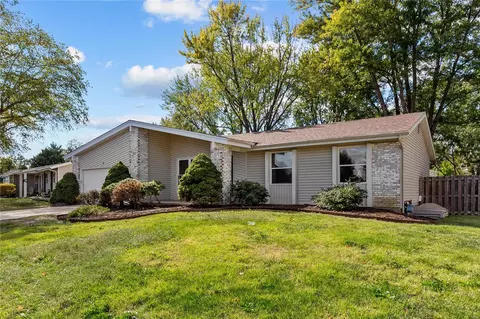 8 Oakridge West Dr, Saint Peters, MO 63376