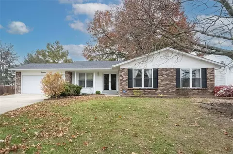 18 Lake Meramec Dr, Saint Peters, MO 63376