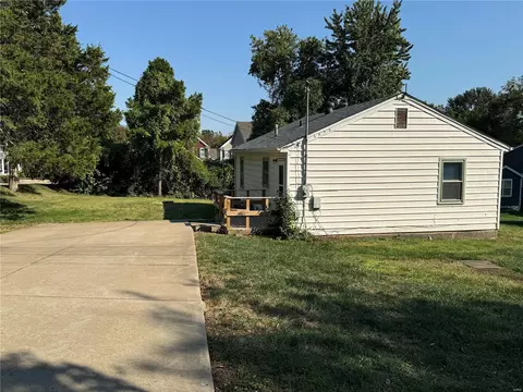 Exterior - 240 Spring Dr, Saint Charles, MO 63303 photo 1 of 4